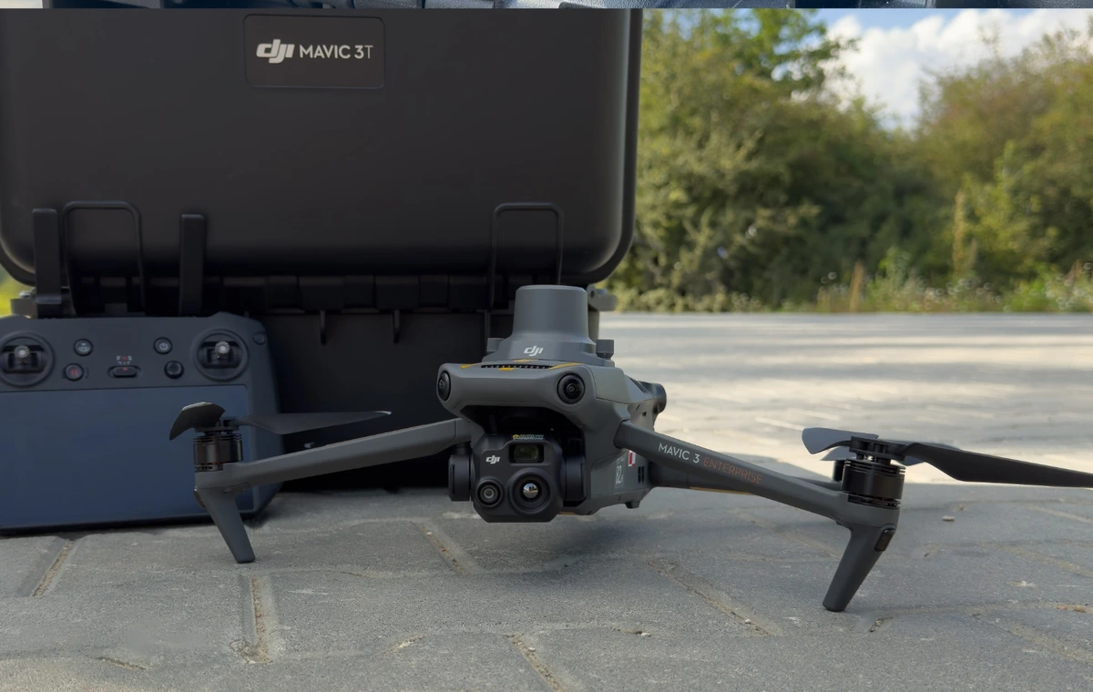 DJI Mavic 3T używany do inspekcji termowizyjnej paneli fotowoltaicznych